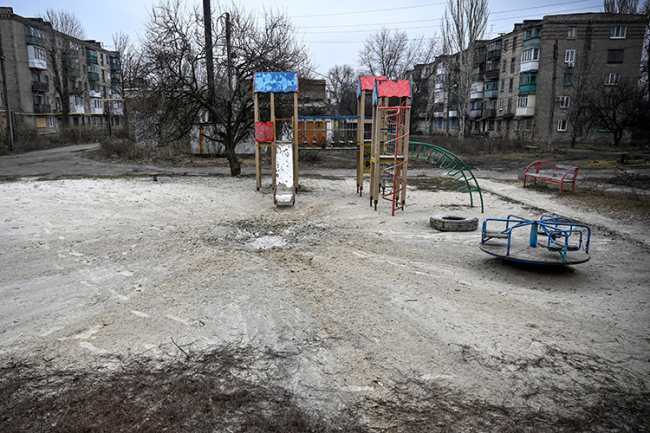 Ukrayna'da yoğun bombardıman altındaki Çasov Yar şehri görüntülendi